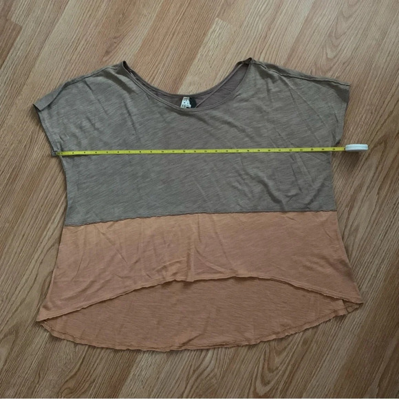 Free People Oversized Beige Peach Color block High Low Crop Top Size XS - Picture 4 of 10